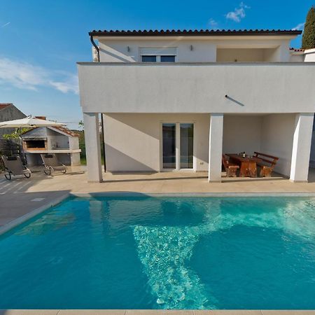 Villa Luka With Private Pool Near Pula Extérieur photo